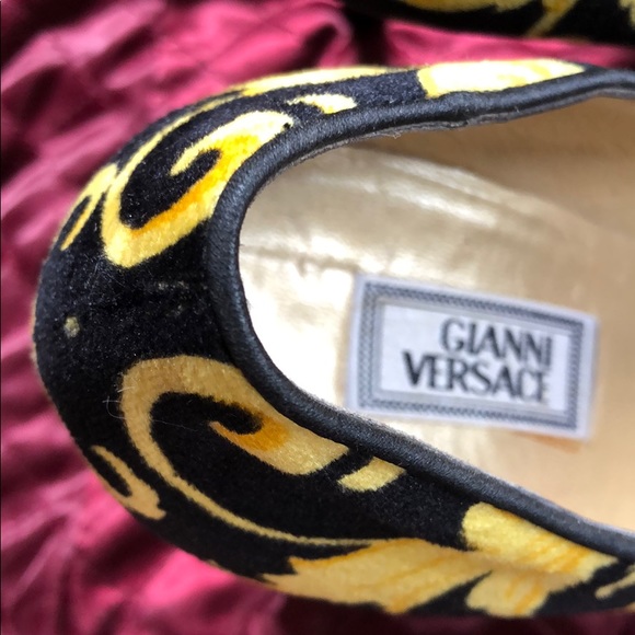 1990s Versace beautiful iconic size 36 heels. main image 8